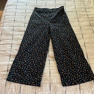 Wide-leg floral crop denim